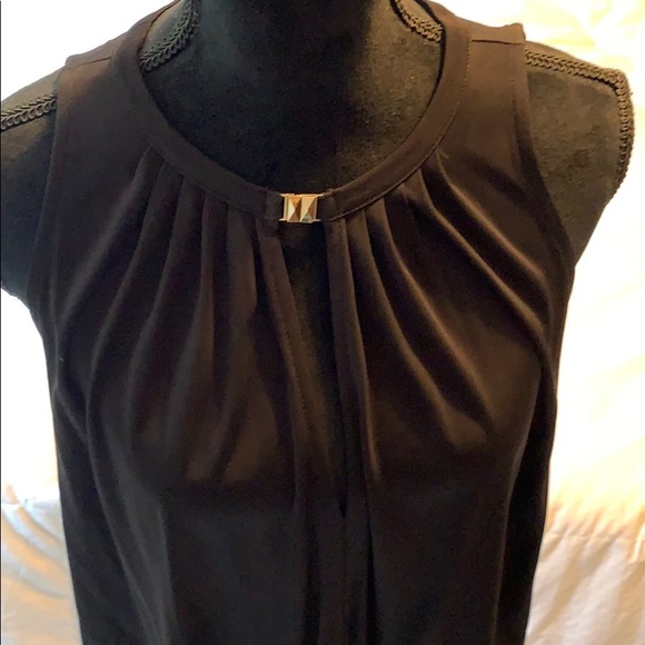 H&M black sleeveless shirt. - Picture 2 of 3